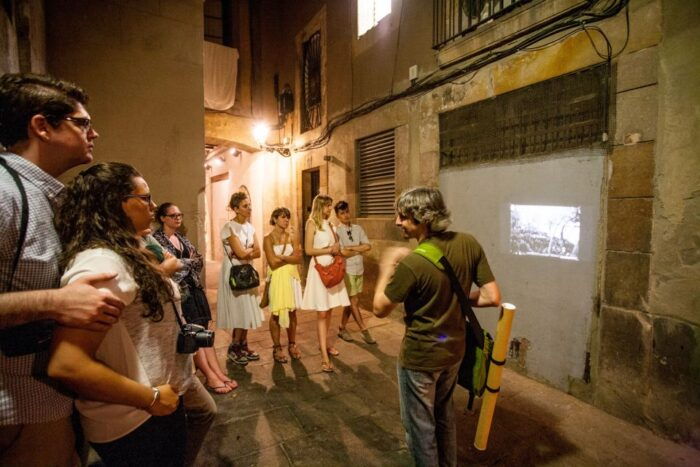 Barcelona: Dark History Night Walking Tour - Customer Experiences and Ratings