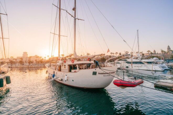 Barcelona: Day or Sunset Sailing Trip With Drink Included - Customer Reviews