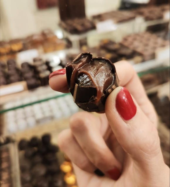 Barcelona: Delicious Chocolate Walking Tour - Tour Details and Accessibility
