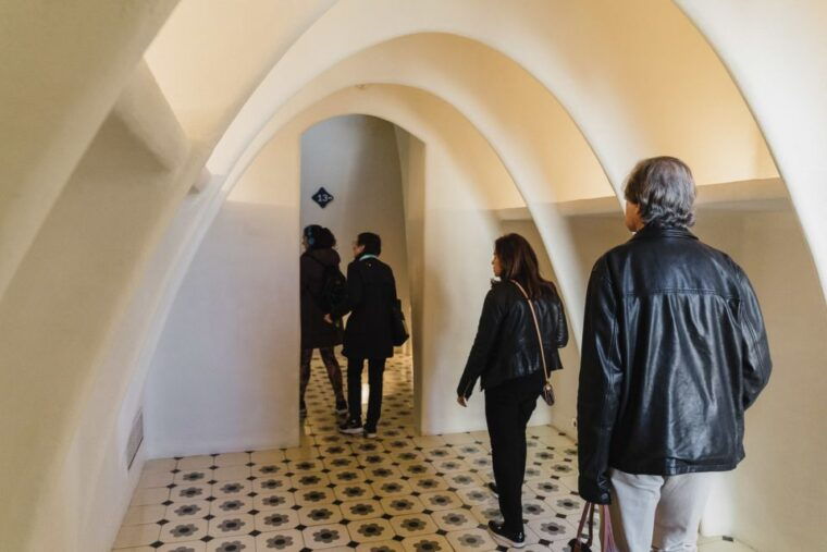 Barcelona: Discover Gaudí, Sagrada Familia, and Park Güell - Afternoon Tour Experiences