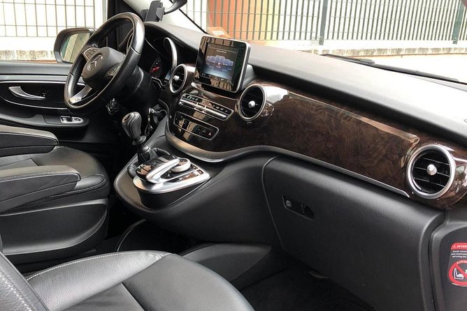 Barcelona El Prat Airport (BNC) to Palamós - Arrival Private Van Transfer - Common Questions