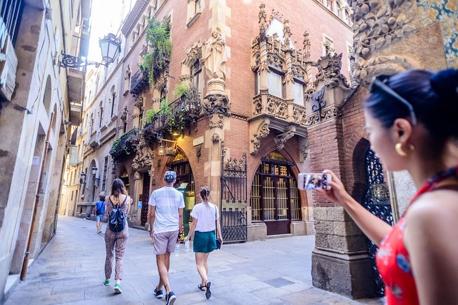 Barcelona Electric Bike Small Group Tour With Tapas and Wine Tasting - Very Good Food
