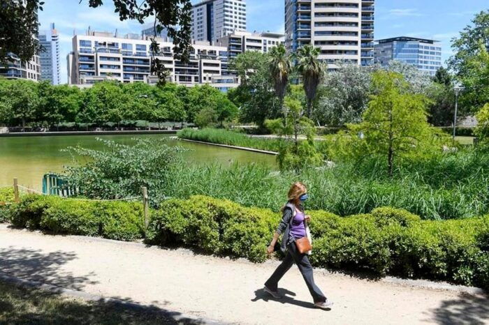 Barcelona: Electric Scooter Tour Along the Promenade and Parks - Discovering the Citys Vibrant Parks