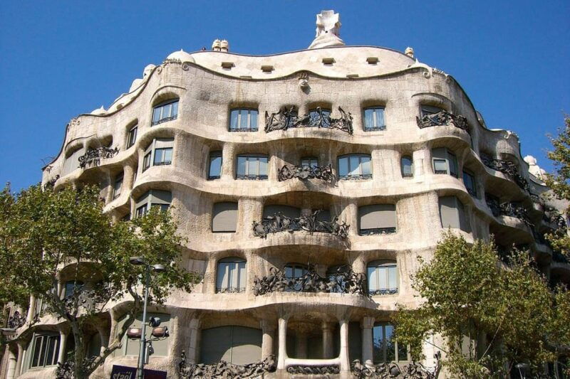 Barcelona: Electric Scooter Tour Gaudi and Gothic Route - Itinerary Highlights