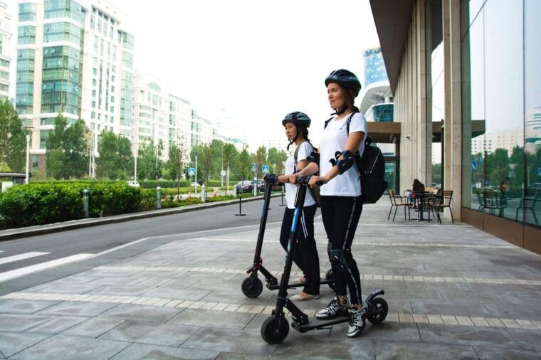 Barcelona: Electric Scooter Tour Gaudi and Gothic Route - Tour Features