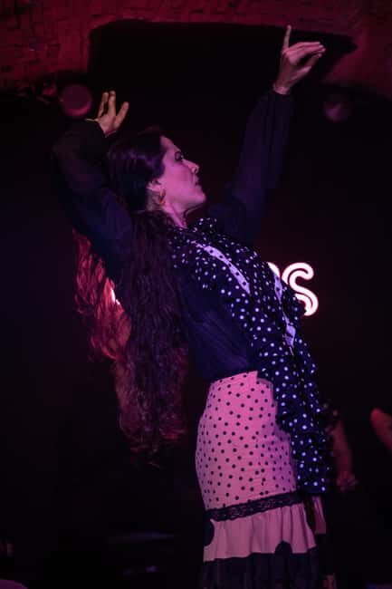 Barcelona: Espectáculo de FLAMENCO íntimo en Las Brujas Club - Frequently Asked Questions