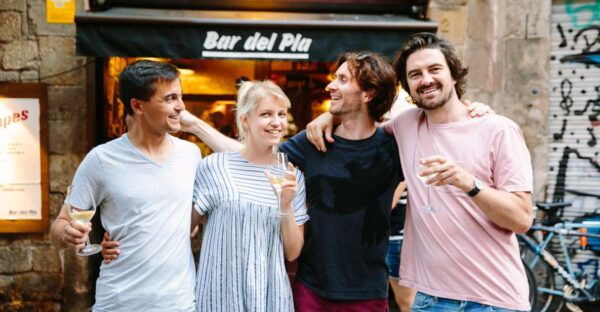Barcelona: Evening Tapas Tour and Optional Flamenco Show - Language and Group Size