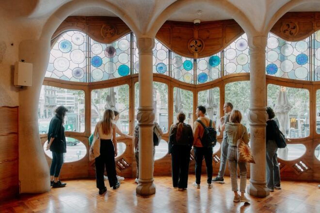 Barcelona: Exclusive Early Access Casa Batlló Guided Tour - Accessibility and Prohibited Items