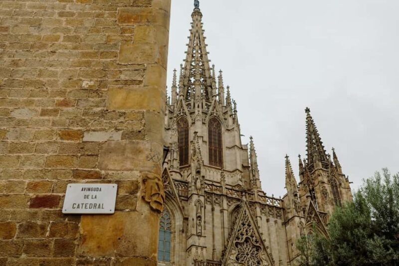 Barcelona: Experience the City's Heart on a Walking Tour - Exploring Barcelona’s Historic Streets
