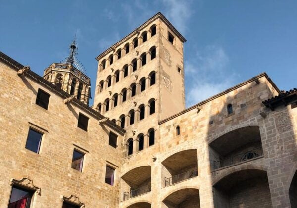 Barcelona: Explorial Pass, See All the City Highlights - Interactive Puzzles and Fun Questions