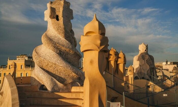 Barcelona: Fast Track La Casa Milà Guided Tour - Ascend to the Iconic Rooftop