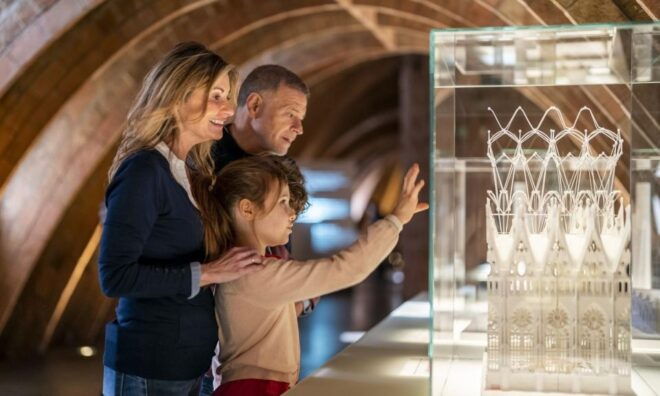 Barcelona: Fast Track La Pedrera Guided Tour - Meeting Point