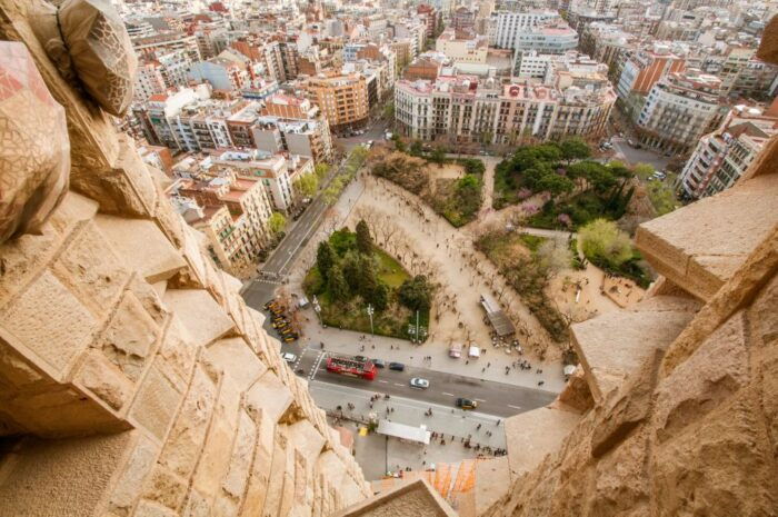 Barcelona: Fast-Track Sagrada Familia and Towers Guided Tour - Ascending the Towers for Panoramic Views