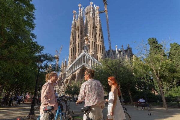 Barcelona First Time: City Bike Tour Highlights With Locals - Exploring the Citys Landmarks