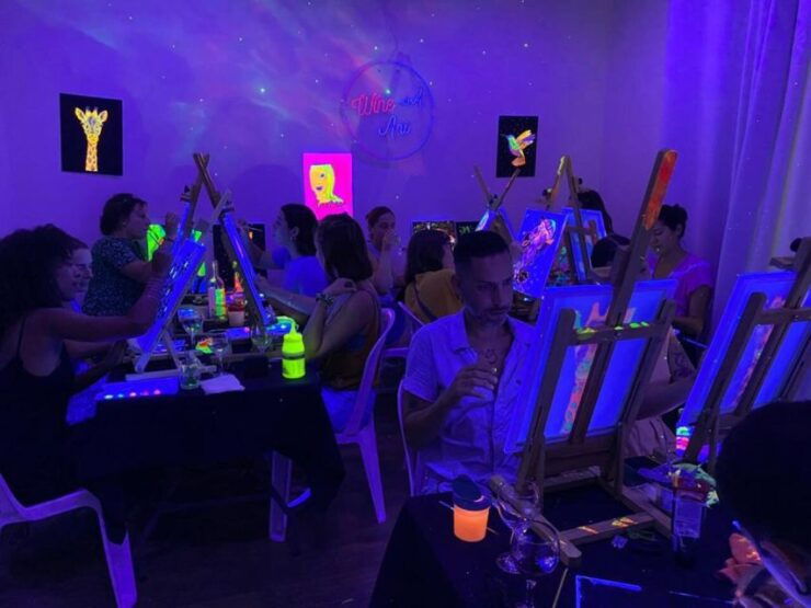 Barcelona: Fluorescent Paint and Wine Workshop - Activity Details and Benefits
