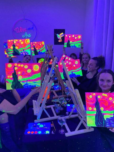 Barcelona: Fluorescent Paint and Wine Workshop - Review Highlights