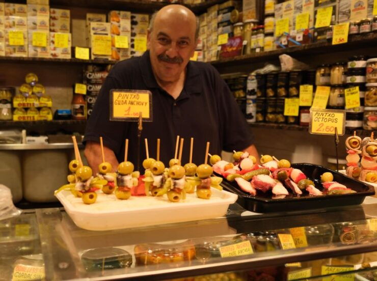 Barcelona Food Markets Tour - Tapas & More - Language and Accessibility Information