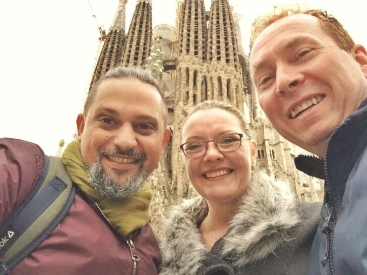 Barcelona: Foodie Walking Tour With Sagrada Familia Tickets - Foodie Experience