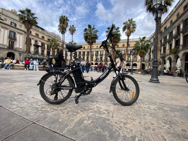 Barcelona: Full-Day Bike Rental With Helmet and Lock - Participant Information