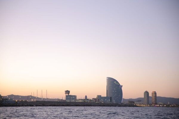 Barcelona: Full Moon Sailing Tour - Minimum Participants