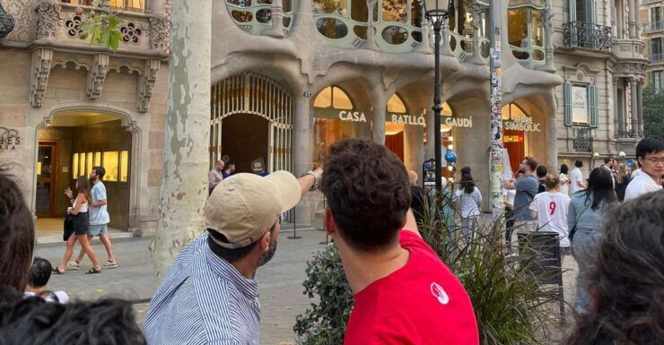 Barcelona: Gaudi and Modernism Tour With Tapa and Drink - Tour Details