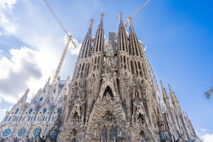 Barcelona: Gaudi Architecture and Modernism Tour - Experience Highlights