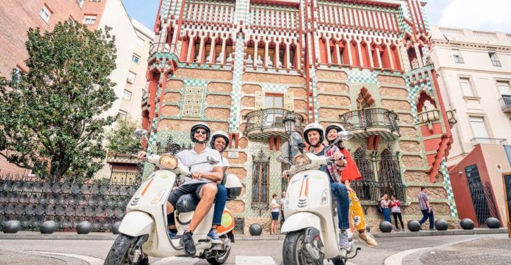 Barcelona Gaudí Guided Tour: Walking Tour & Vespa Tour 5h - Good To Know