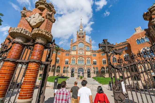 Barcelona Gaudí Guided Tour: Walking Tour & Vespa Tour 5h - Vespa Tour