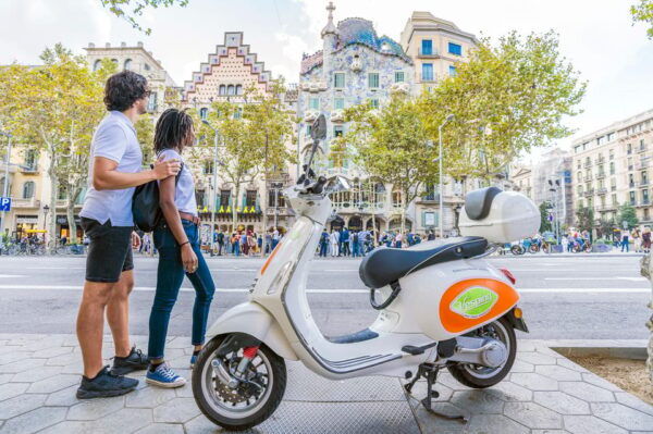Barcelona Gaudí Guided Tour: Walking Tour & Vespa Tour 5h - Frequently Asked Questions