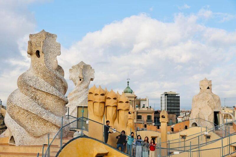 Barcelona: Gaudí Houses & Sagrada Familia Tour - Good To Know