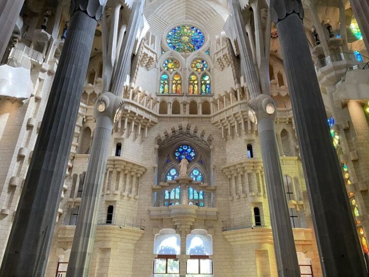 Barcelona: Gaudí Houses & Sagrada Familia Tour - Meeting Points