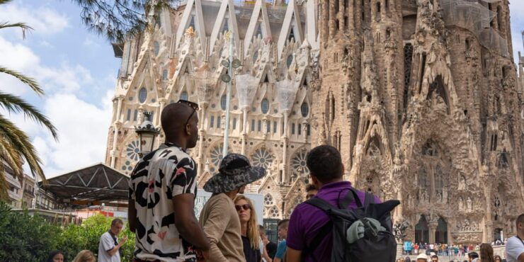 Barcelona: Gaudí Masterpieces & Hidden Gems E-Bike Tour - Good To Know