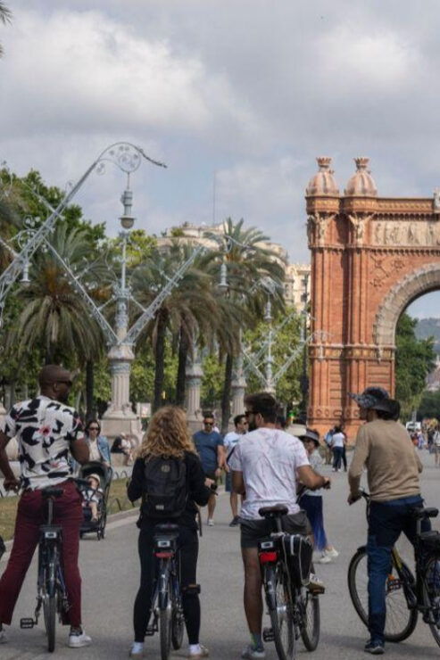 Barcelona: Gaudí Masterpieces & Hidden Gems E-Bike Tour - Itinerary Highlights