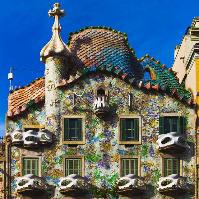 Barcelona: Gaudi Private City Tour With Sagrada Familia - Booking and Cancellation