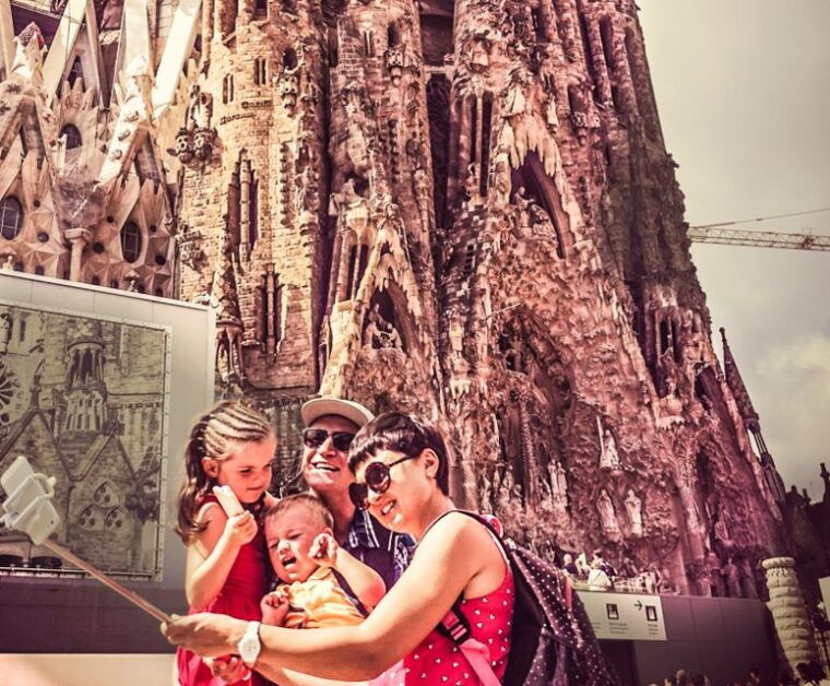 Barcelona: Gaudi Private City Tour With Sagrada Familia - Itinerary Highlights