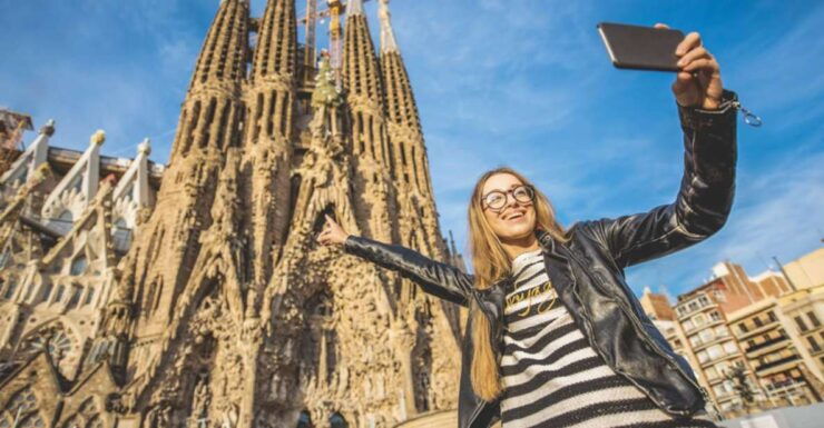 Barcelona: Gaudi Private City Tour With Sagrada Familia - Activity Duration and Details