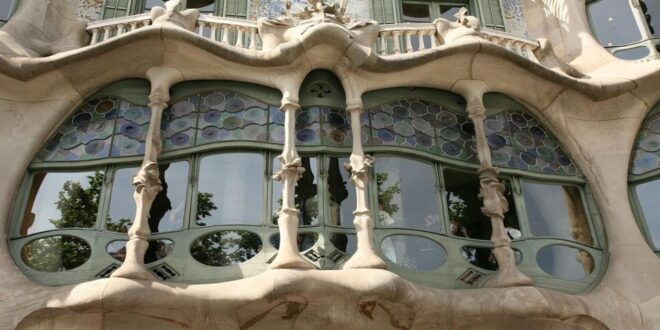 Barcelona: Gaudi Private Tour - Modernist Walking Tour - Itinerary