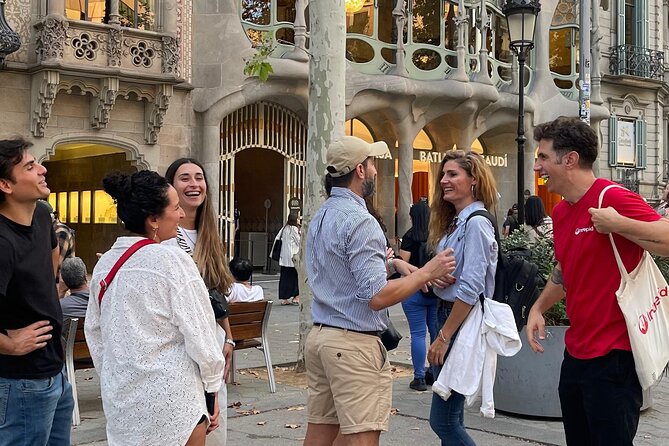 Barcelona, Gaudi, Tapa & Drink: Iconic Spanish Architecture - Tapa and Drink Tasting Experience