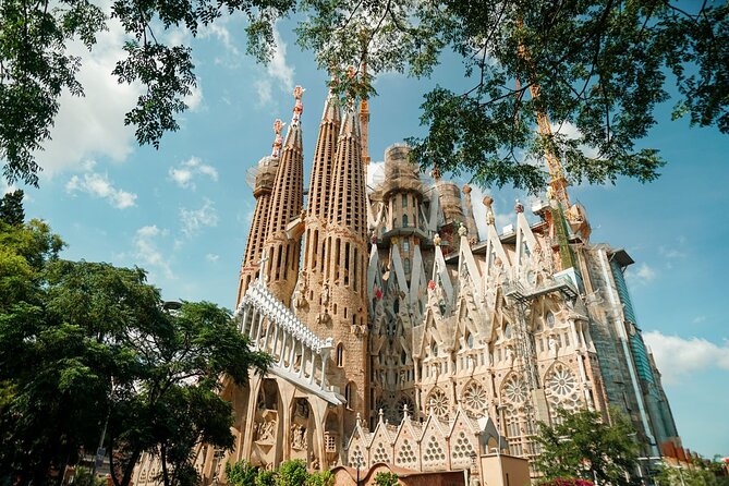 Barcelona, Gaudi, Tapa & Drink: Iconic Spanish Architecture - Accessibility and Group Size Information