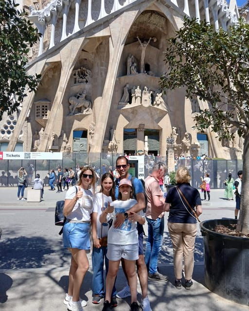 Barcelona: Gaudí's Masterpieces and Modernism Private Tour - Itinerary and Highlights