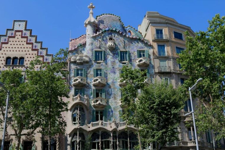 Barcelona: Gaudí's Masterpieces and Modernism Private Tour - Tour Details and Accessibility