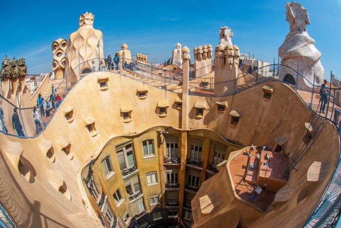 Barcelona: Gaudí's Masterpieces and Modernism Private Tour - Navigating Passeig De Gracia
