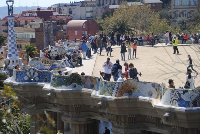 Barcelona: Gaudís Park Güell and Casa Batlló Private Tour - Includes