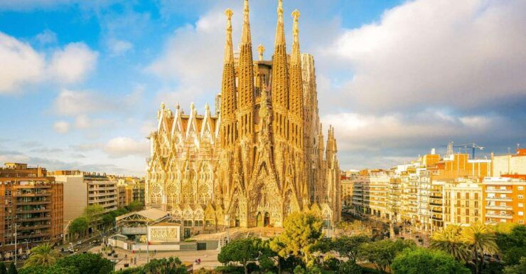 Barcelona: Gaudí's Sagrada Família Fast-Track Guided Tour - Good To Know