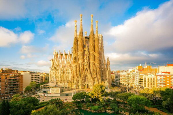 Barcelona: Gaudí's Sagrada Família Fast-Track Guided Tour - Frequently Asked Questions