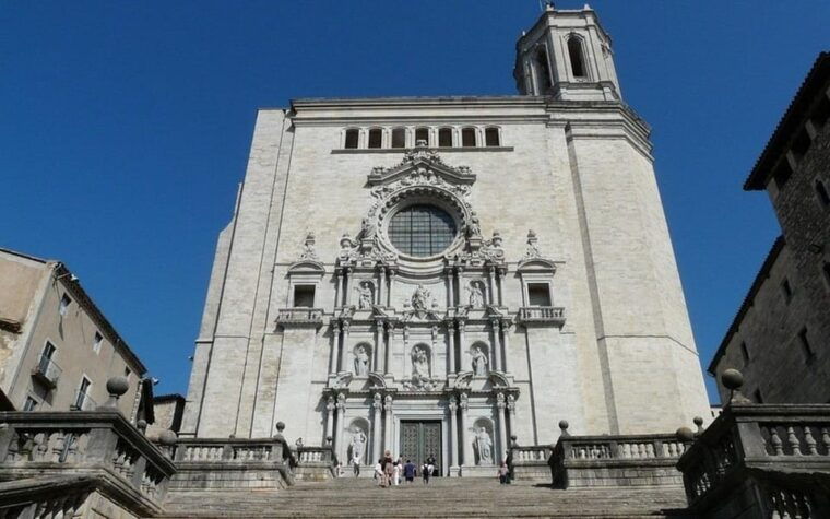 Barcelona: Girona Private Day Trip With Local Guide - Discovering Pals and Peratallada