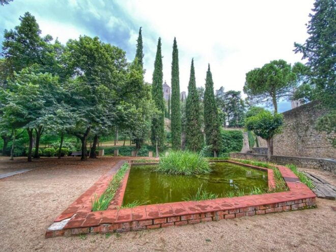 Barcelona: Girona Province Day Trip With Dali Museum Entry - Experience