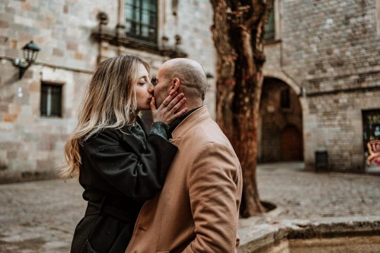 Barcelona: Gothic Quarter Cinematic Photoshoot and Guide - Good To Know