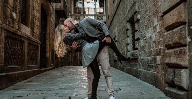 Barcelona: Gothic Quarter Cinematic Photoshoot and Guide - Itinerary and Highlights