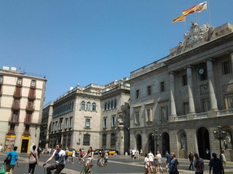 Barcelona: Gothic Quarter Legends Walking Tour With Tapas - Good To Know